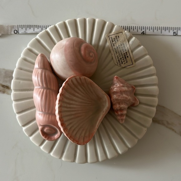 Beautiful seashell topped Fitz and Floyd canister - Picture 6 of 6